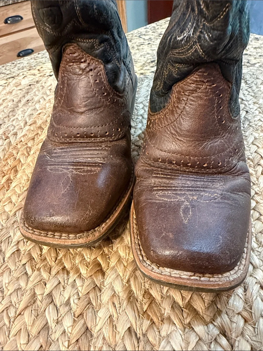 4LR Ariat Boys Boots Size 12